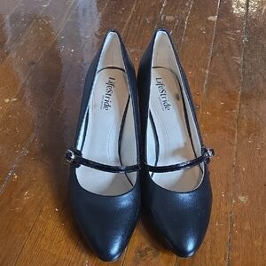 Life Stride Black Mary Jane Heels
